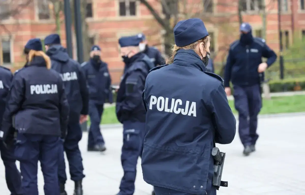 Zdjęcie Emerytura policjanta po 30 latach służby: Zaskakujące zasady wyliczania świadczeń