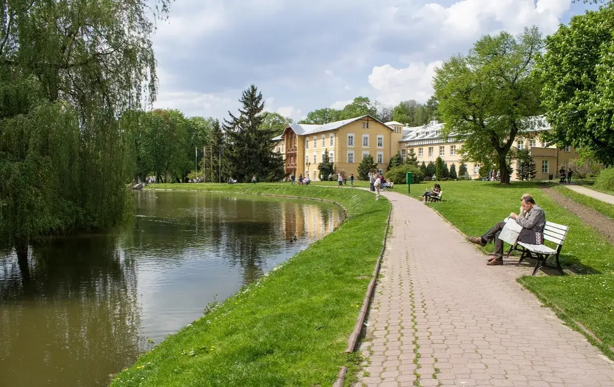 Zdjęcie Kto nie płaci za sanatorium z NFZ? Sprawdź, czy się kwalifikujesz