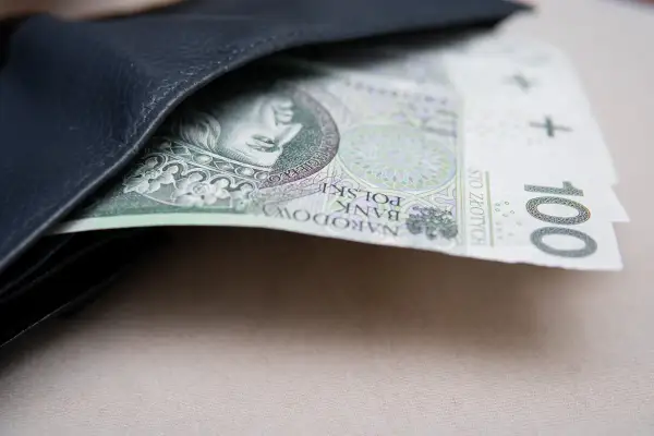 Jakie są terminy wypłat emerytur? Sprawdź, aby nie przegapić!